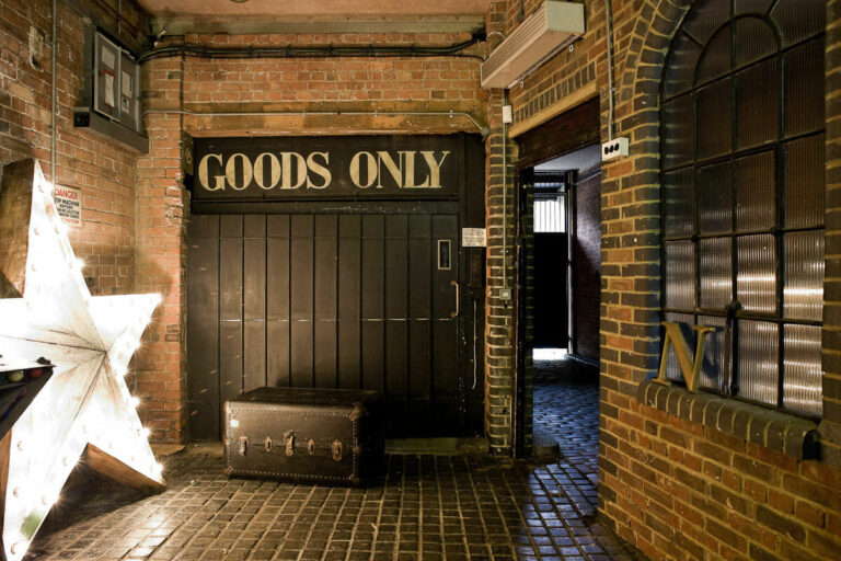 Stylish Warehouse image 7