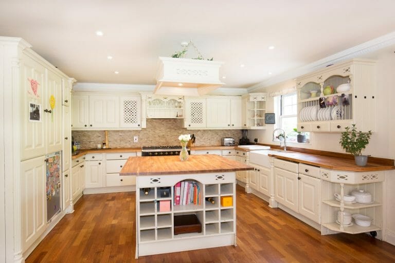 Large American Style Family Home image 4