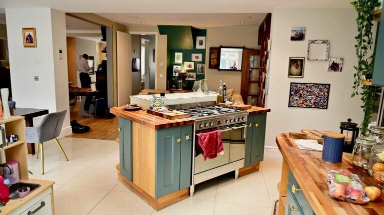 Family Home to Hire With Neighbouring House image 2