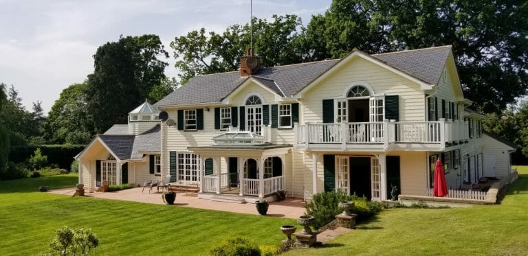 Large American Style Family Home image 16