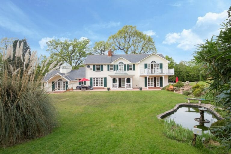 Large American Style Family Home image 17