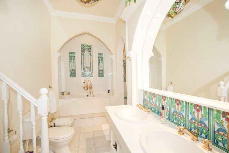 Large American Style Family Home image 8