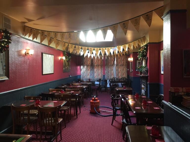 Traditional English Pub image 7