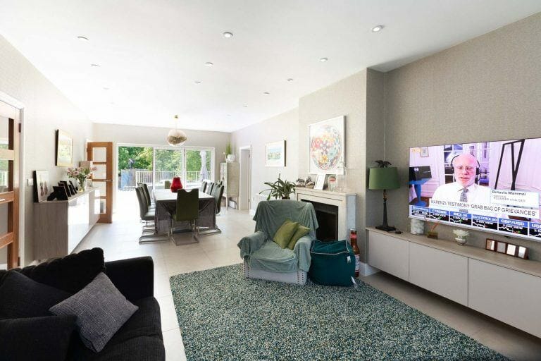 Modern Spacious House image 13
