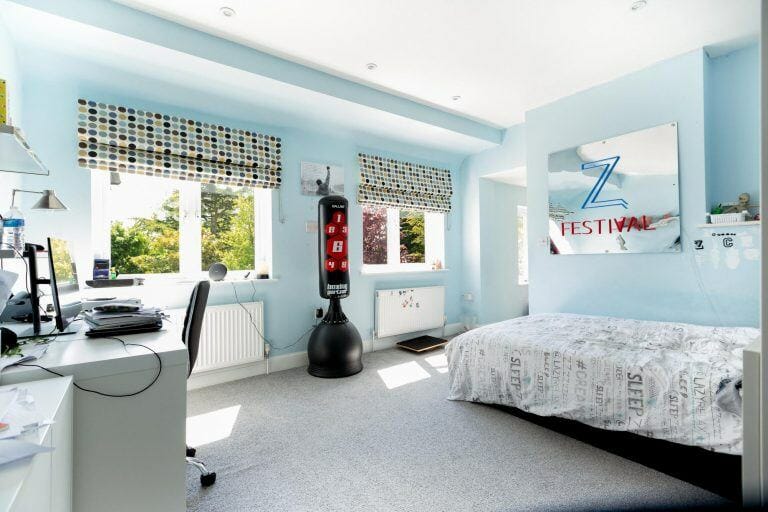 Modern Spacious House image 17