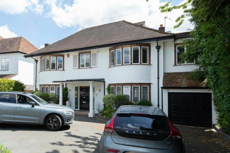 Modern Spacious House image 1