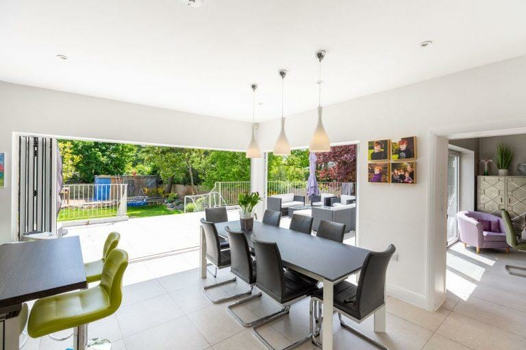 Modern Spacious House image 7