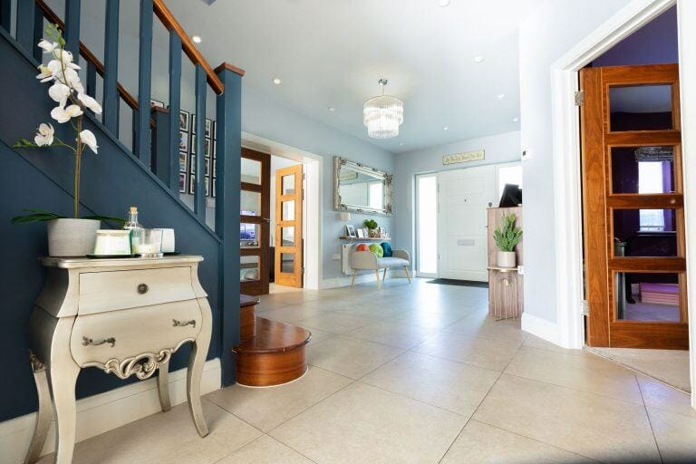 Modern Spacious House image 4