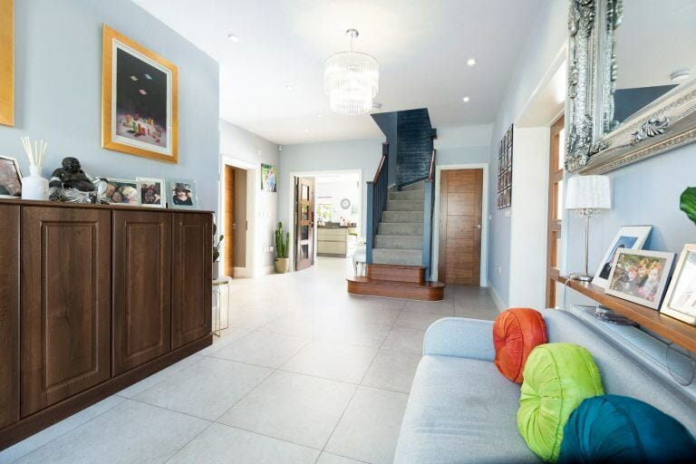 Modern Spacious House image 2