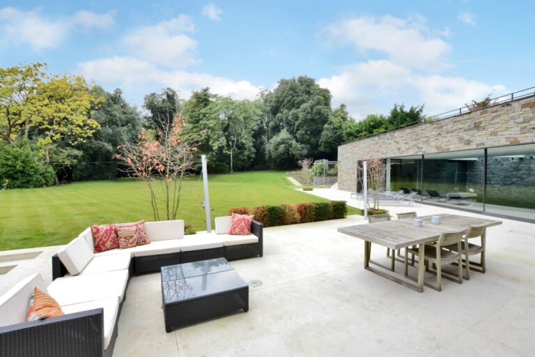 Grand Designs Surrey Home image 39