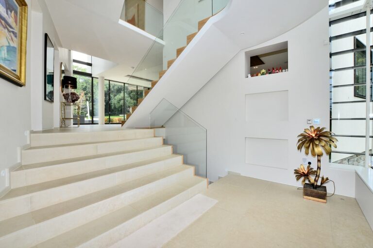 Grand Designs Surrey Home image 8