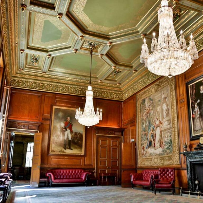 Magnificent 16th Century Hall Built image 2