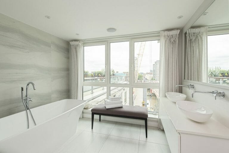 Penthouse with Thames views image 28