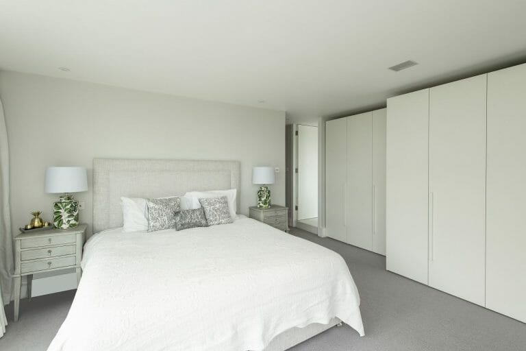 Penthouse with Thames views image 31