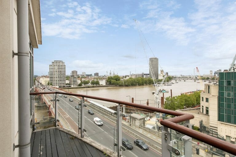 Penthouse with Thames views image 23