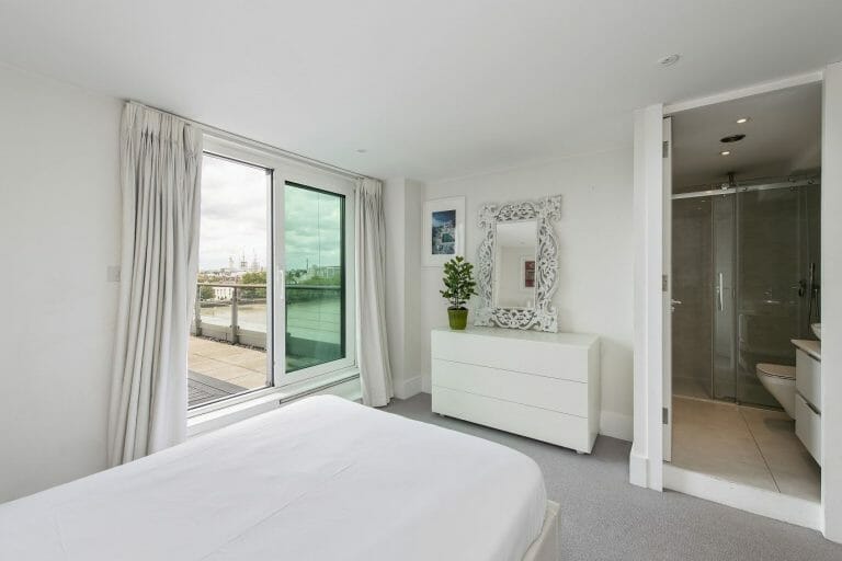 Penthouse with Thames views image 36