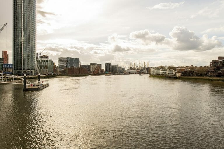 Penthouse with Thames views image 21