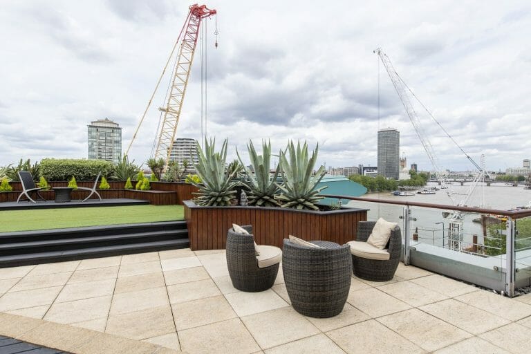 Penthouse with Thames views image 16