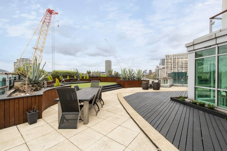 Penthouse with Thames views image 17