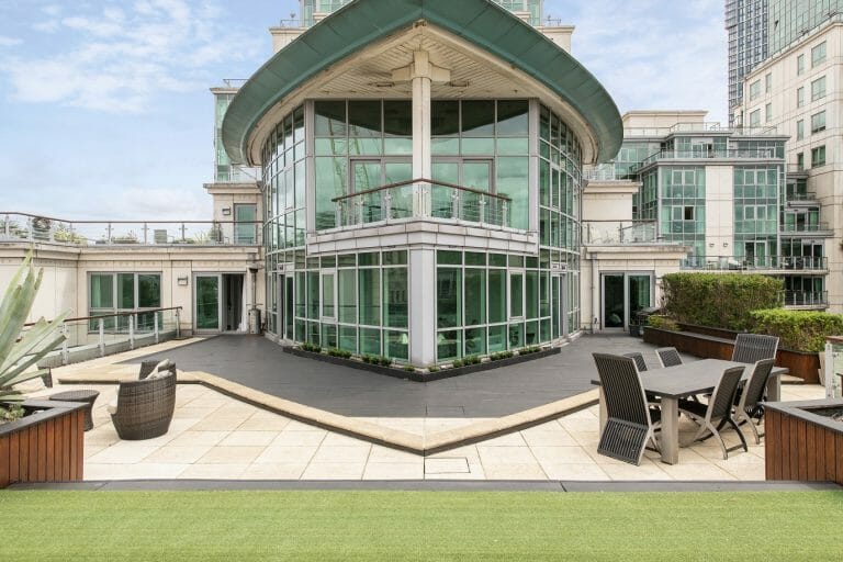 Penthouse with Thames views image 14