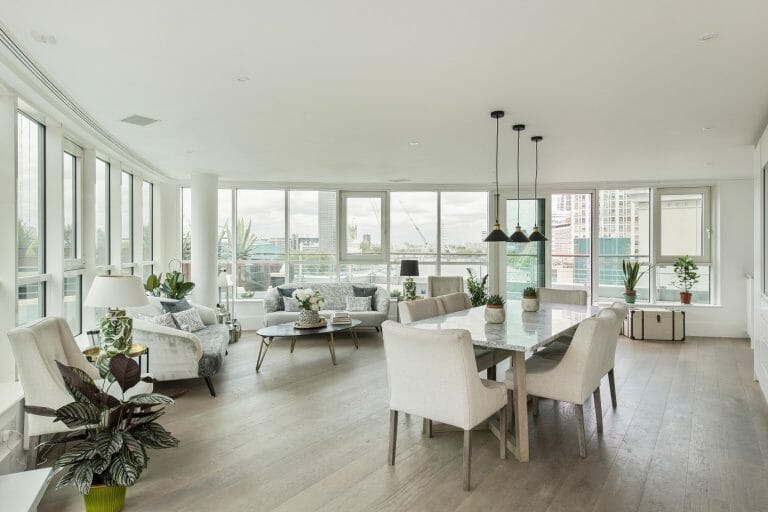 Penthouse with Thames views image 4