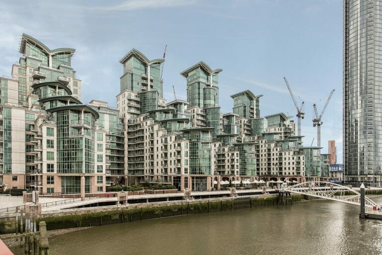 Penthouse with Thames views image 18