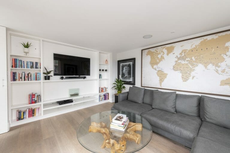 Penthouse with Thames views image 9