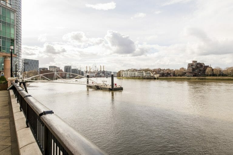 Penthouse with Thames views image 22
