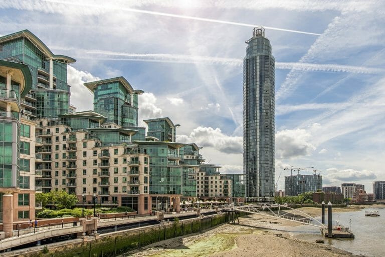 Penthouse with Thames views image 19