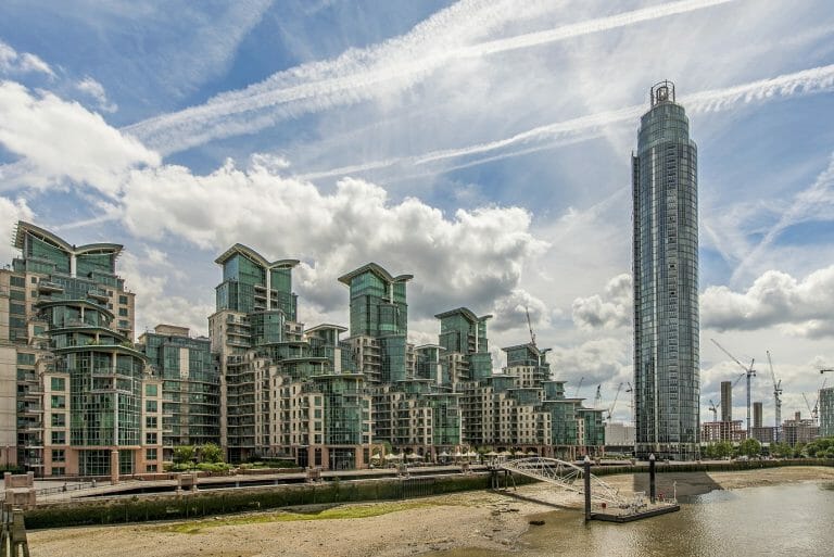 Penthouse with Thames views image 20