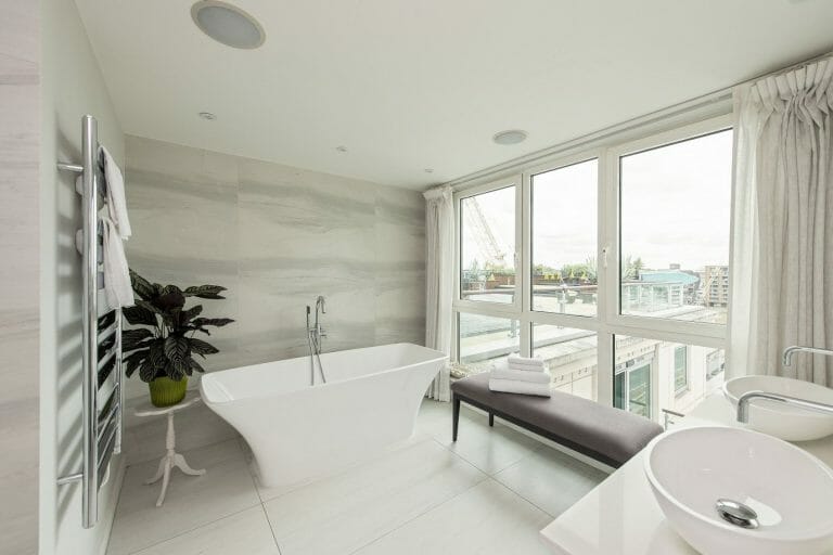 Penthouse with Thames views image 26