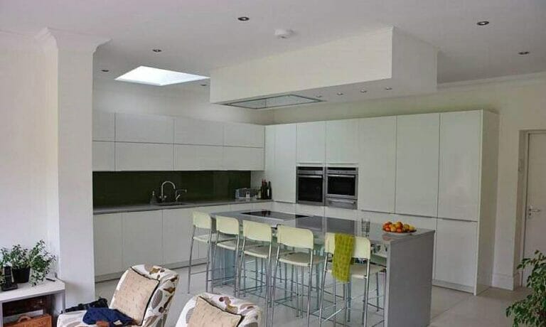 Large Detached Home with Modern Summerhouse image 2