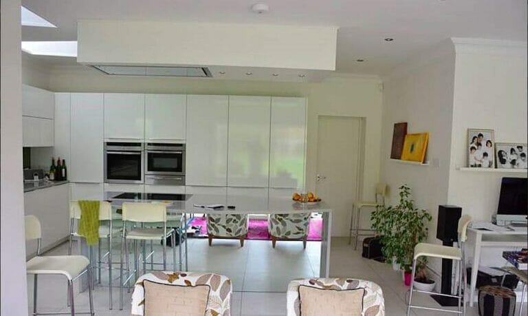 Large Detached Home with Modern Summerhouse image 3