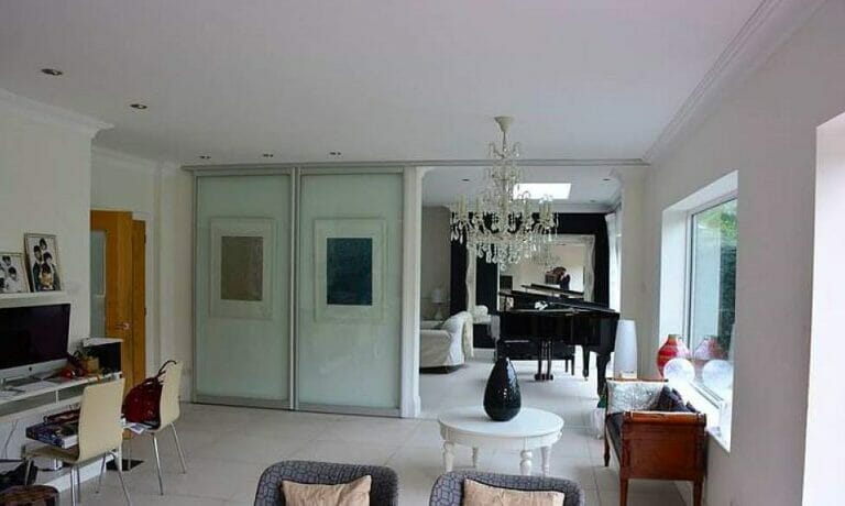 Large Detached Home with Modern Summerhouse image 4