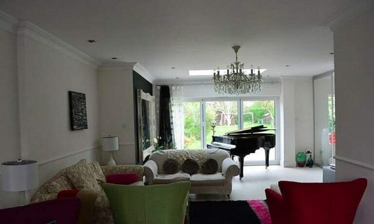 Large Detached Home with Modern Summerhouse image 7