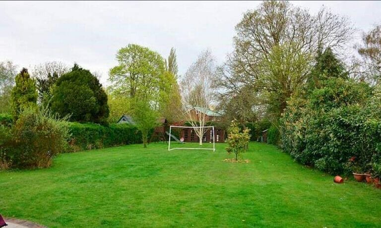 Large Detached Home with Modern Summerhouse image 19