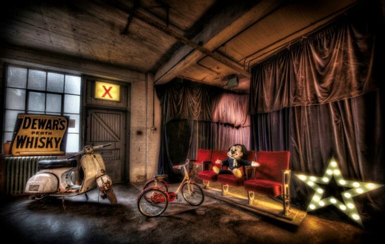 7,500 Sq. Ft. Studio With Its Own Private Road image 1