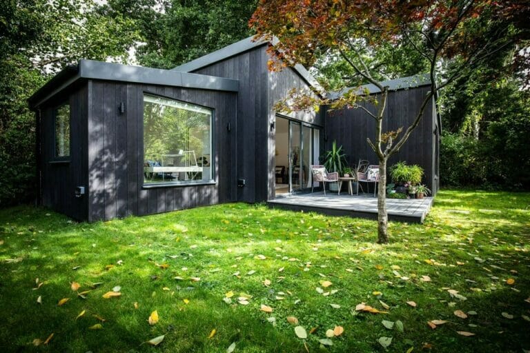 Large Detached Home with Modern Summerhouse image 15