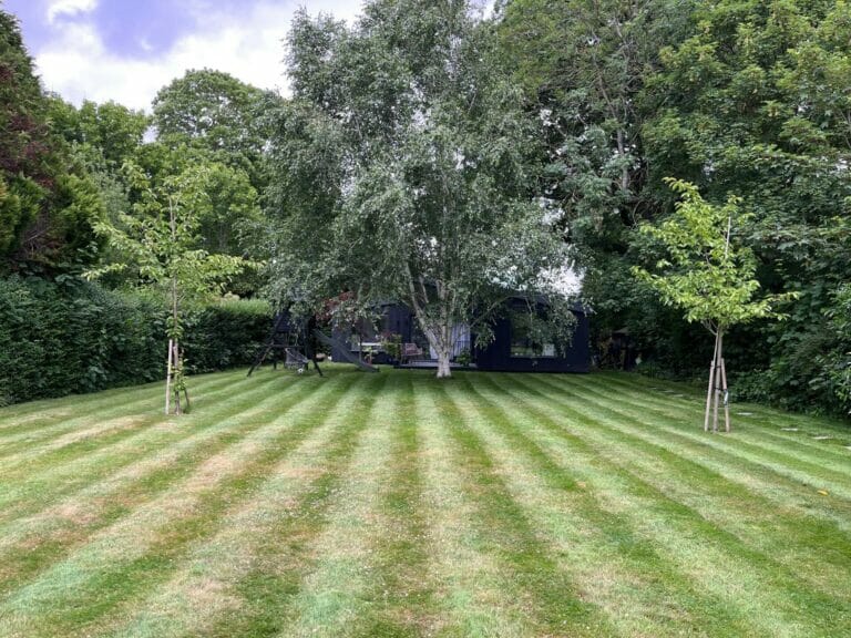 Large Detached Home with Modern Summerhouse image 17