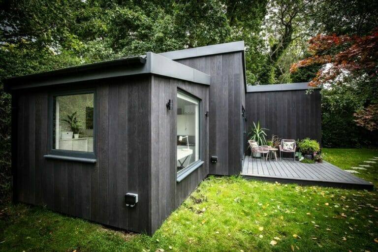 Large Detached Home with Modern Summerhouse image 14