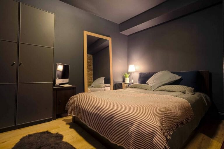 Modern East London Flat image 11