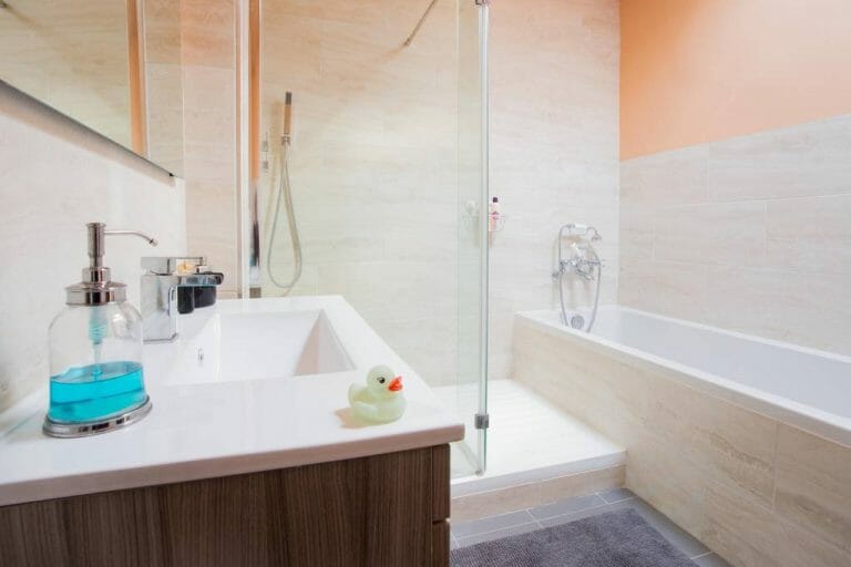 Modern East London Flat image 14