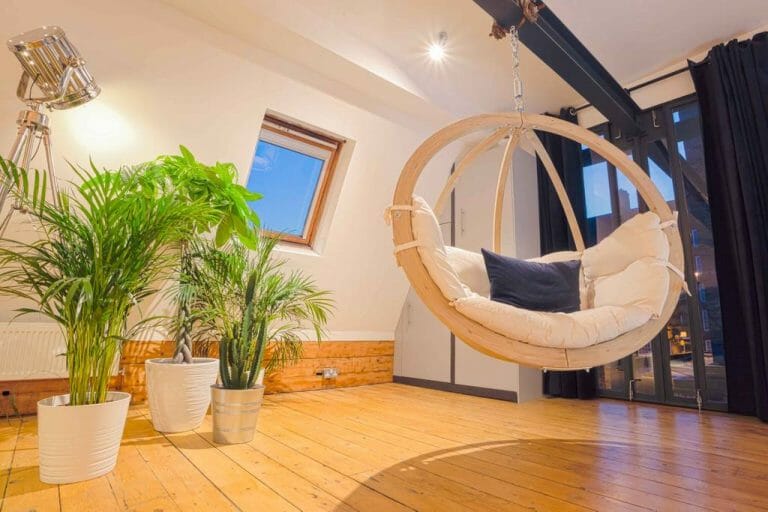 Modern East London Flat image 10