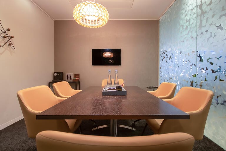 Heron Tower Dressed Office image 39