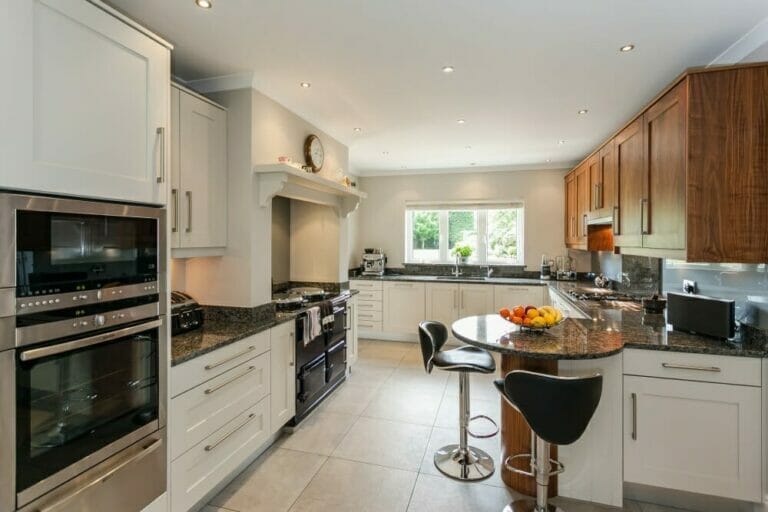 Detached Home in Amersham Bucks image 6