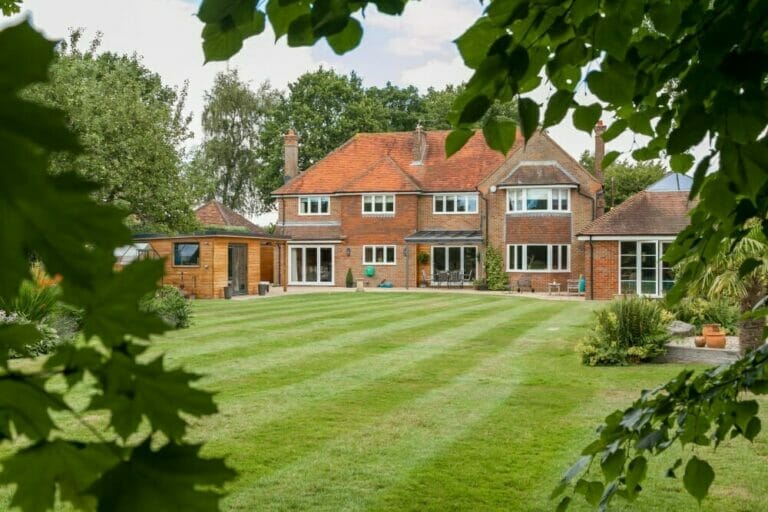 Detached Home in Amersham Bucks image 4