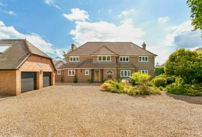 Detached Home in Amersham Bucks image 1