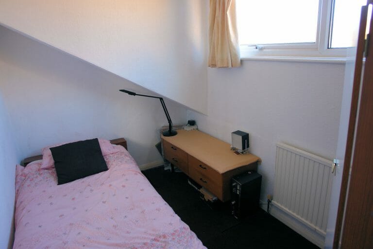 Retro 1960’s/70’s chalet-bungalow image 23