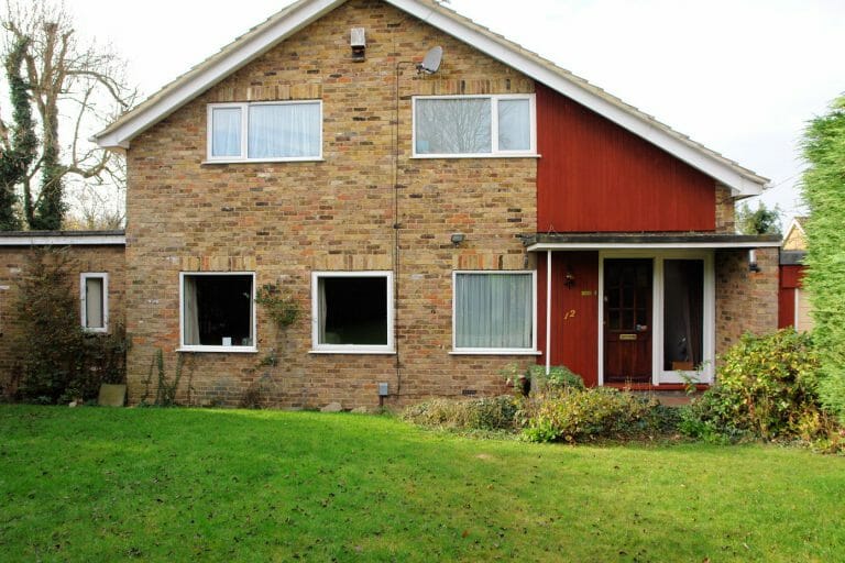 Retro 1960’s/70’s chalet-bungalow image 2