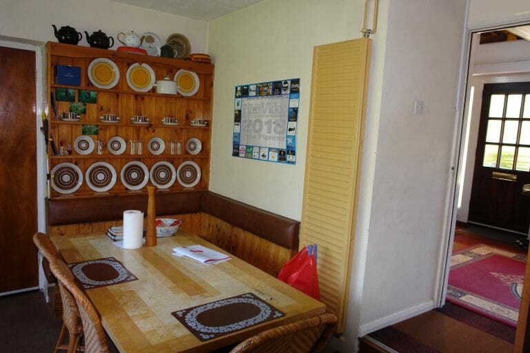 Retro 1960’s/70’s chalet-bungalow image 12